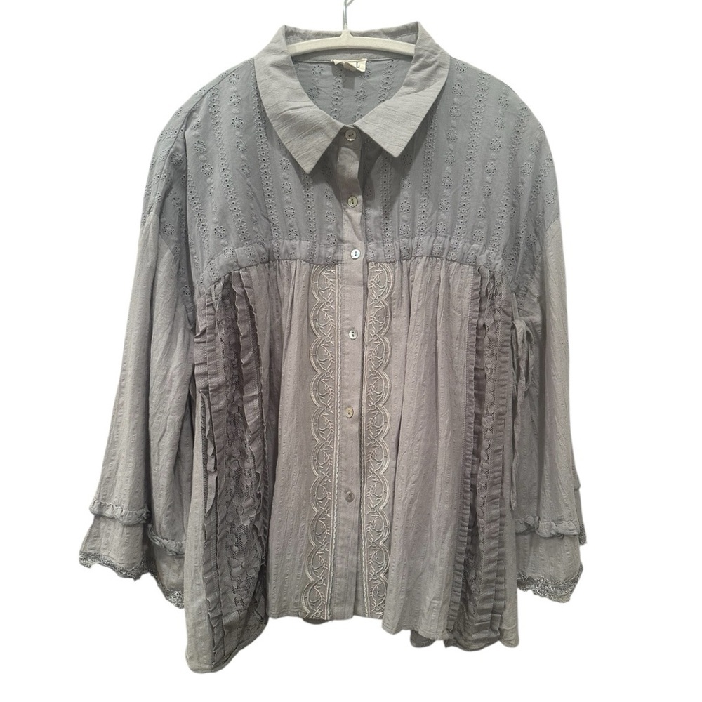 POL Light Gray Lace-Trim Button-Front Blouse